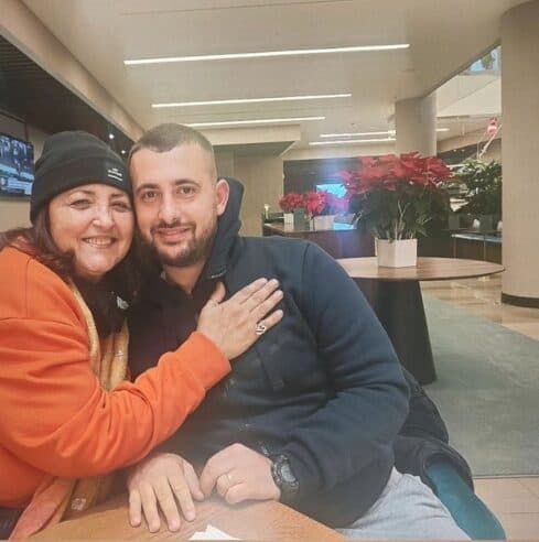 Vite pasi kishin humbur kontaktet, Parashqevi Simaku më në fund takohet me nipin e saj