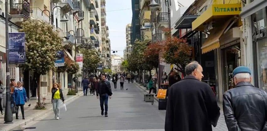 Bie numri i shqiptarëve me leje qëndrimi në Greqi
