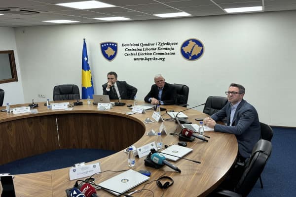 ​Regjistrimi i diasporës, KQZ ende pa vendim për shtyrjen e afatit