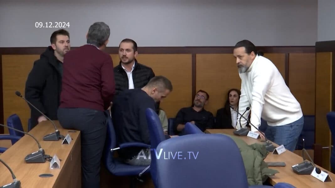 Berat Lahu procedohet në komision disiplinor nga Vetëvendosja
