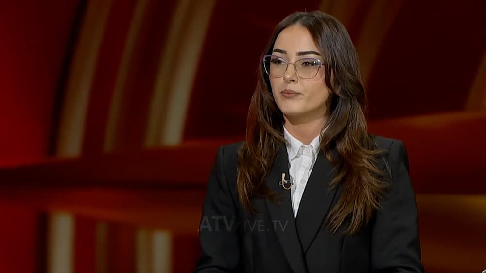 Sala Jashari për raportet me familjen e Rifat Jasharit: Bindjet politike janë personale, familja jonë mbetet e bashkuar
