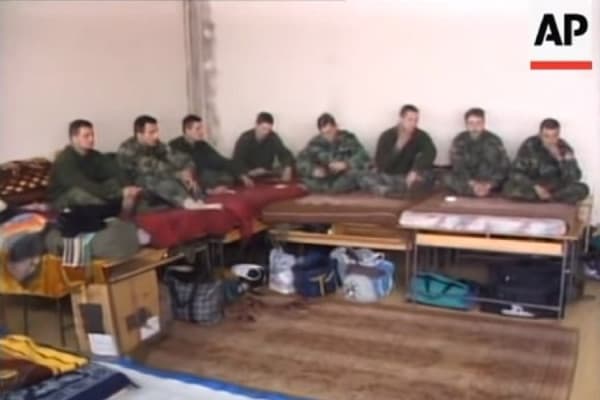 ​25 vjet nga zënia rob e tetë ushtarëve serbë