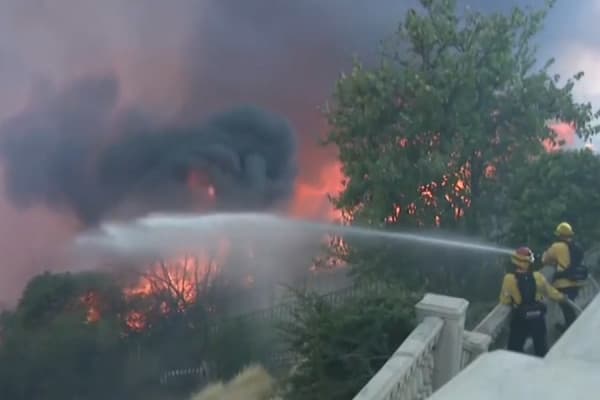 Gjendje e jashtëzakonshme pas shpërthimit të zjarrit në Los Anxhelos