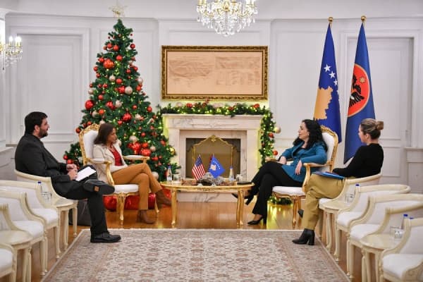 ​Osmani takoi të ngarkuarën me punë të ambasadës së SHBA-ve në Kosovë