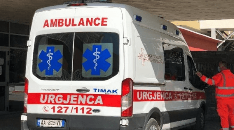 Vdes një gjashtëvjeçar në spitalin e Lushnjës, kishte gati një javë që po mjekohej në kushte shtëpie
