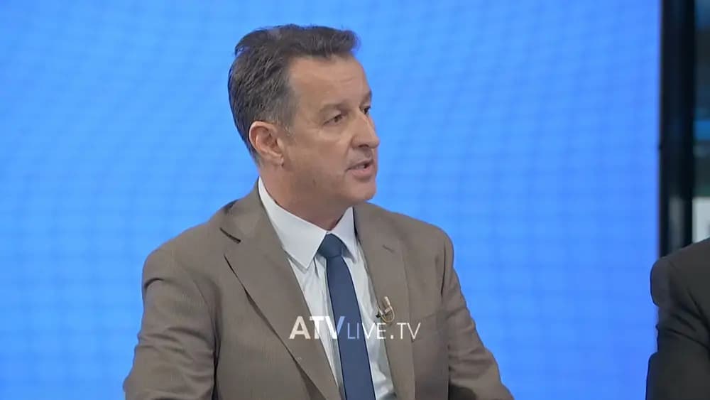 Arbër Tolaj: Keqqeverisja e VV-së i ka lënë pa punë 500 mjekë, të tjerë po ikin nga Kosova