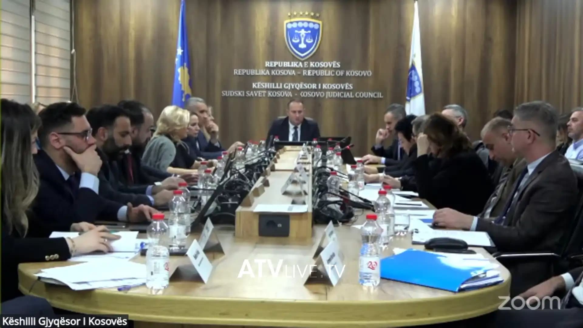 Fillon mbledhja e KGJK-së, pritet të vendoset “fati” i gjyqtarëve serbë të dorëhequr