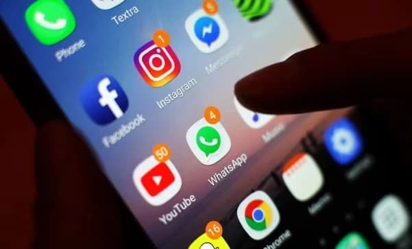 Të rinjtë rrezikohen nga përmbajtjet e pa përshtatshme në rrjetet sociale