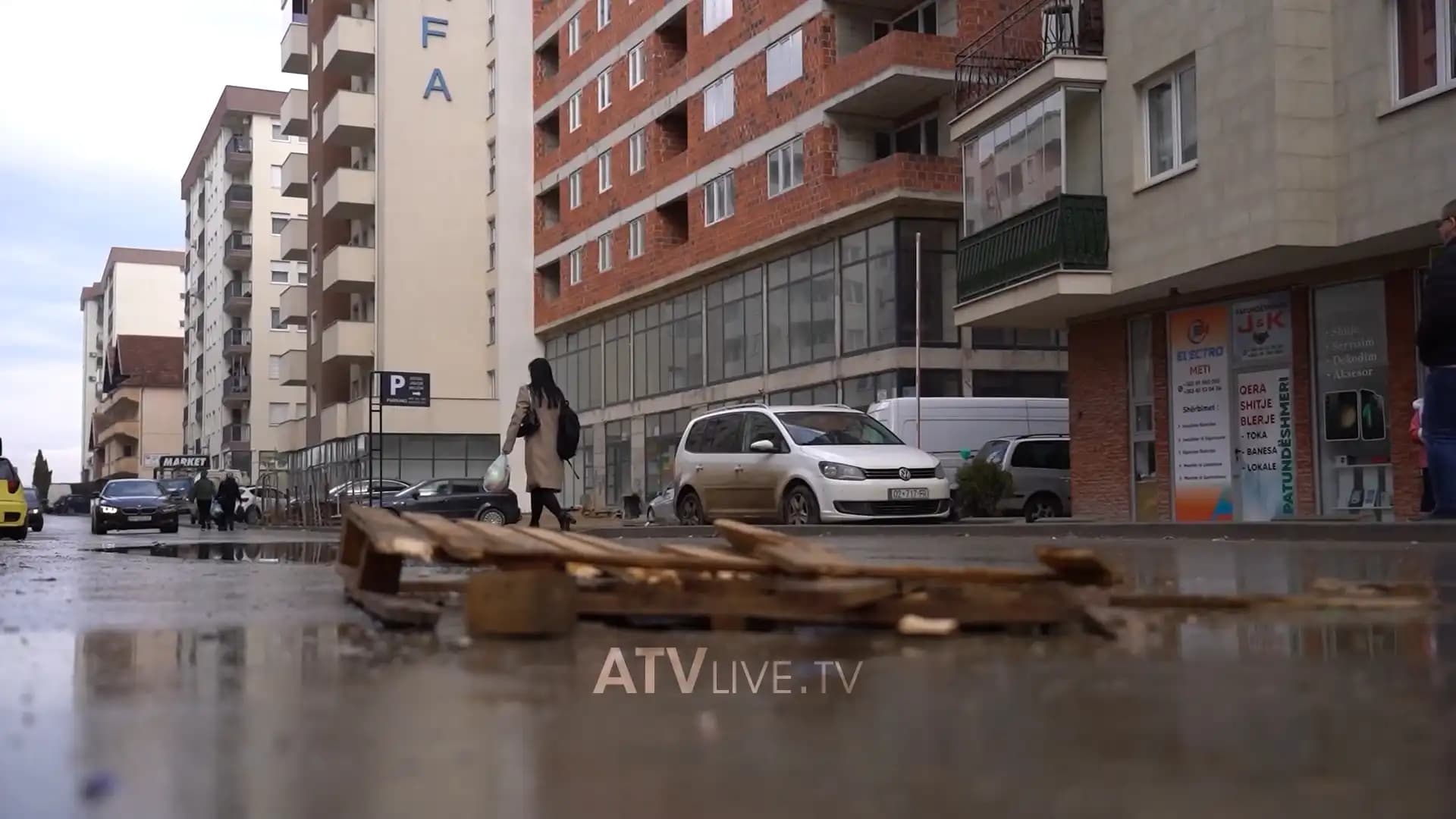 Rrugë të ndryshme në Komunën e Fushë Kosovës janë në gjendje të dobët infrastrukturore