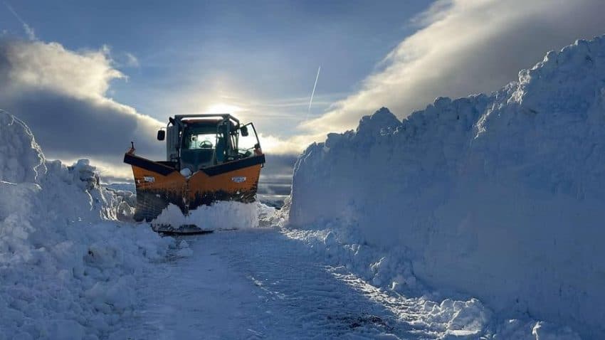 2 metër borë në Mashkullorë, izolohen banorët