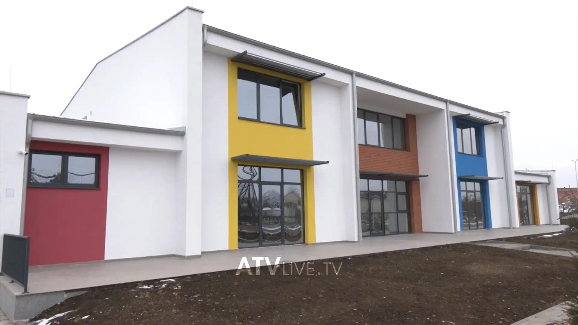 Fëmijët e Milloshevës s’dihet se kur do ta gëzojnë çerdhen e përuruar