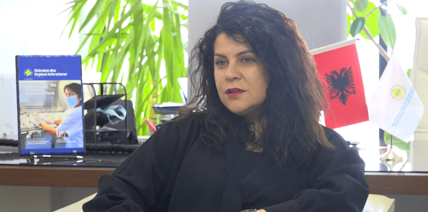 Bie numri i infermierëve që kërkojnë vërtetim për largim jashtë shtetit – Pagat e ulëta e ngarkesat e mëdha në punë, ankesat e vitit 2024