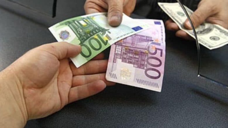 Tentoi t’i jap ryshfet policit për të hyrë në Kosovë pa vizë, arrestohet rusja