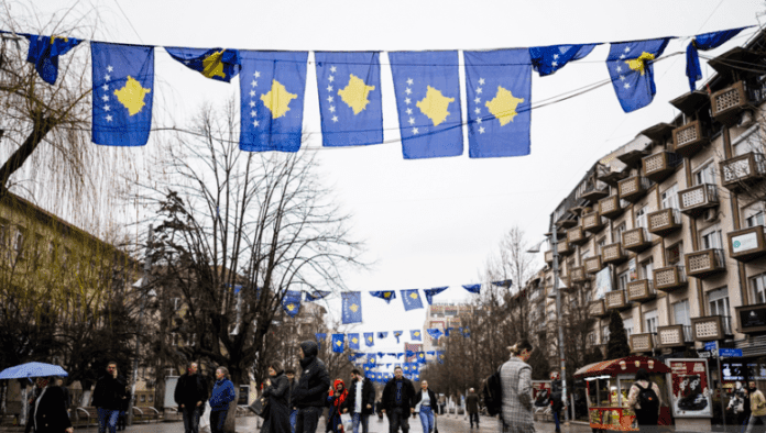 Studimi tregon rritje të etnonacionalizmit dhe narrativit antigjinor në Kosovë