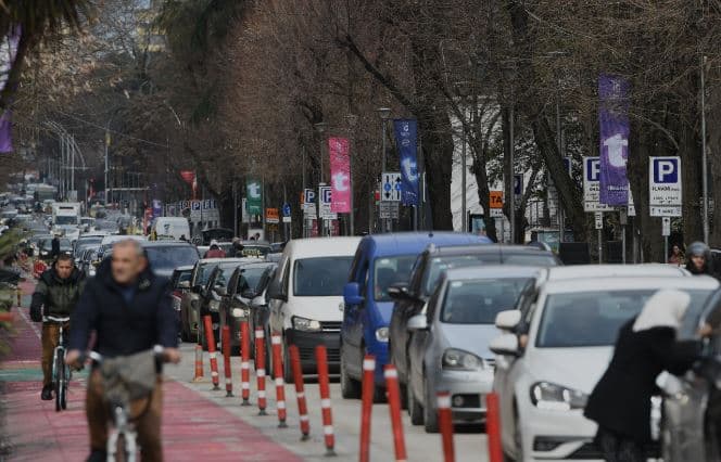 Kufizohet përdorimi i makinës, lëvizja në ditë të caktuara të javës, sipas targave