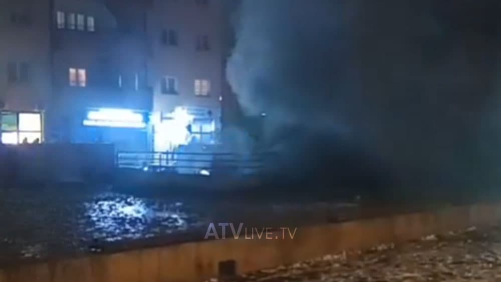 Zjarr në një ndërtesë në Kalabri, policia dhe zjarrfikësit në vendngjarje