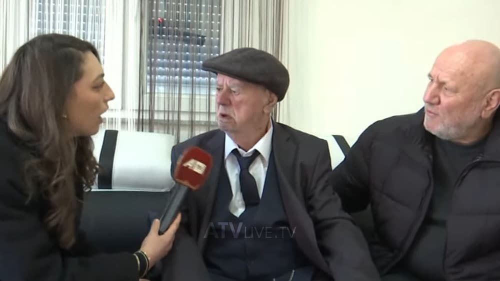 I veshur me setër e kravatë, 101-vjeçari nga Klina voton dhe jep intervistë për ATV-në