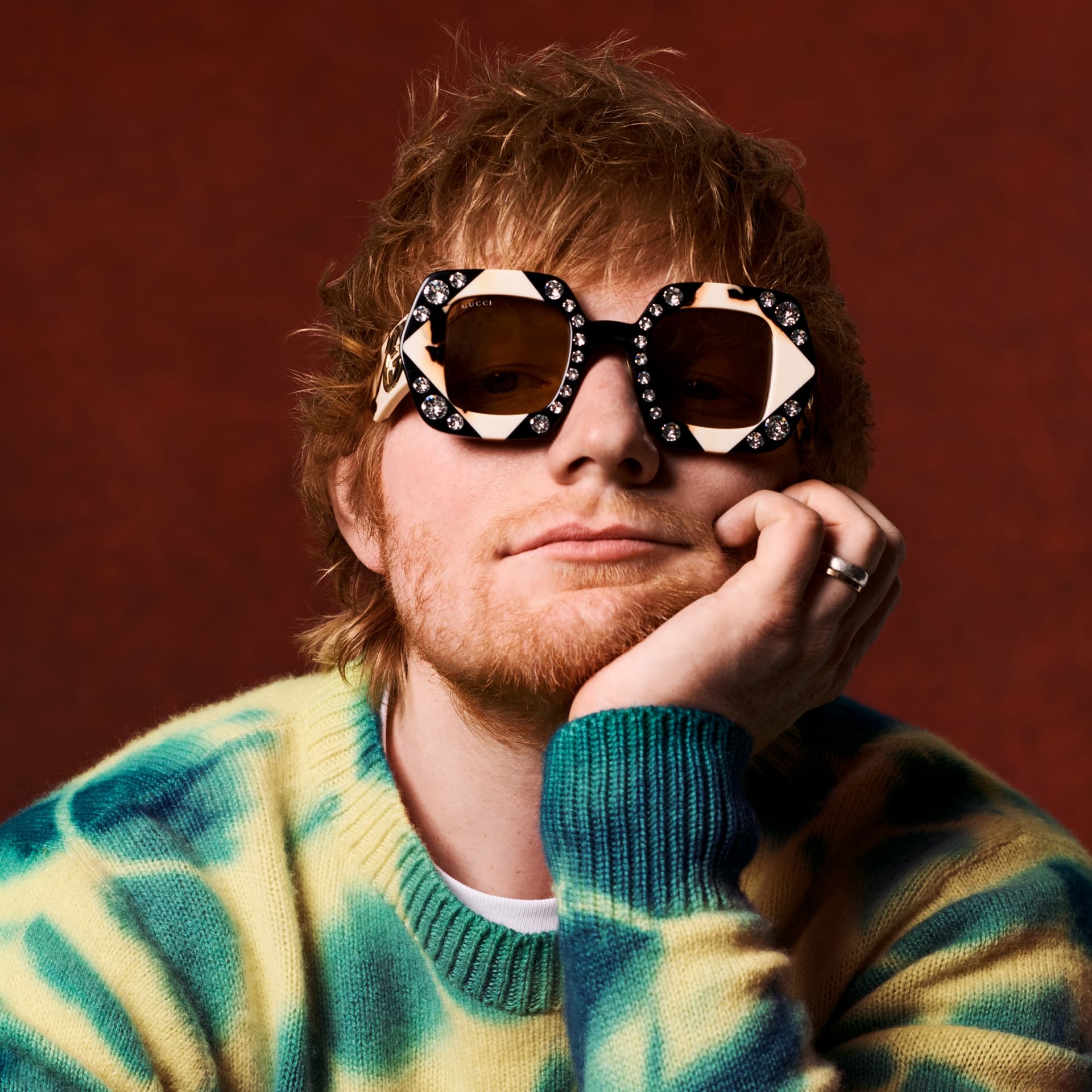 Ed Sheeran thyen heshtjen pas ndërprerjes së koncertit në rrugë nga policia