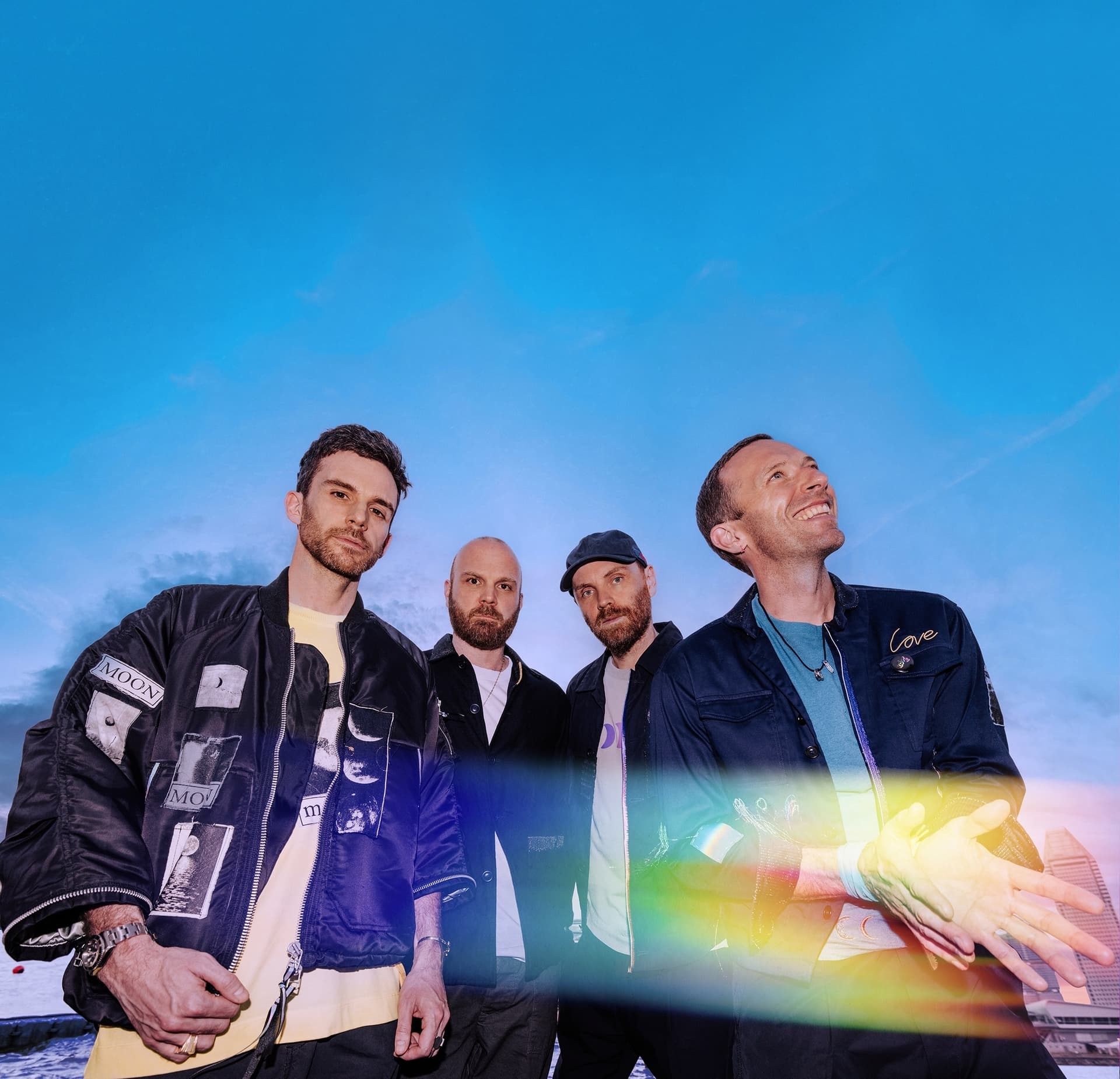 Coldplay thyen rekordin e Taylor Swift për turneun më të ndjekur të koncerteve