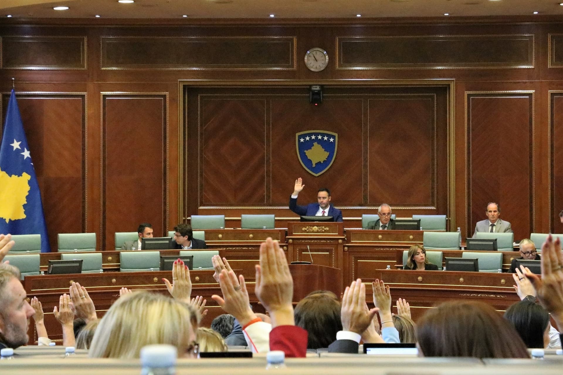 Kaq ulëse në Kuvend do të kishte secila parti me rezultatin aktual