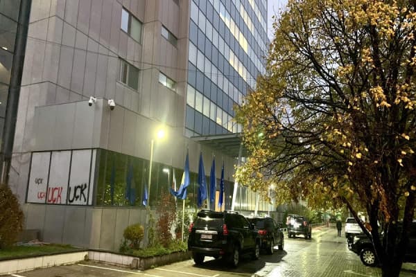 ​Qeveria hedh poshtë akuzat e drejtuara ndaj saj për problemet teknike të KQZ-së
