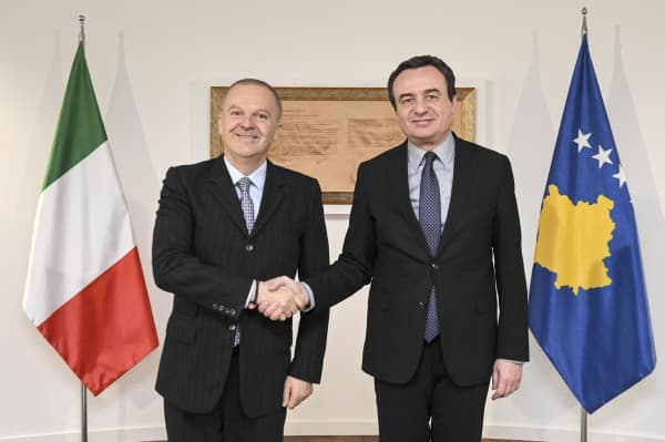 ​Kurti takon ambasadorin e Italisë në Kosovë De Riu