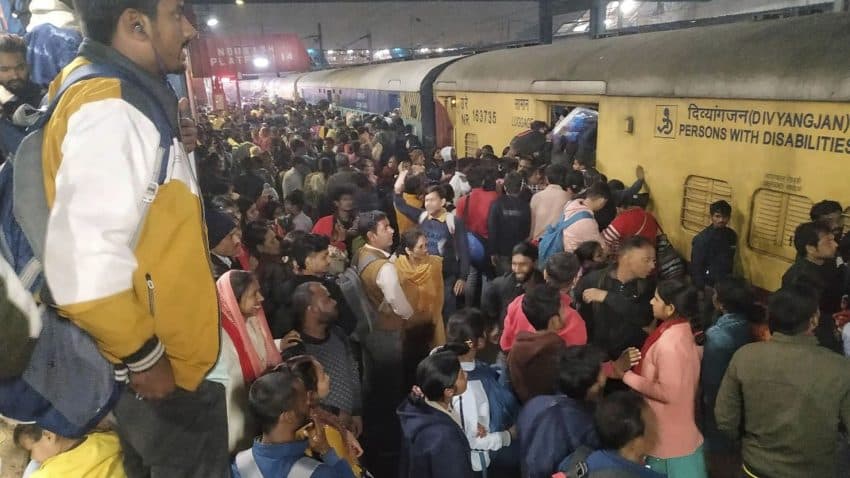 New Delhi: Të paktën 18 persona të vdekur nga përplasja e turmës në stacionin hekurudhor