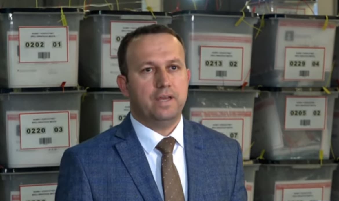 KQZ refuzon afër 5 mijë pako me fletvotime, Elezi: Numërimi i votave me postë fillon brenda disa ditësh