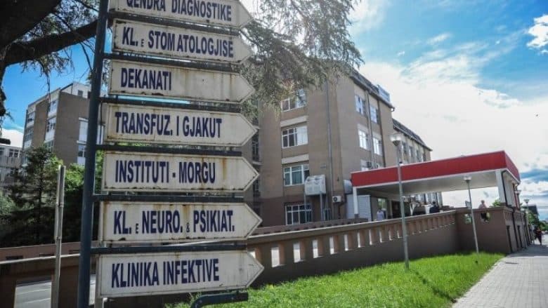 Vdes në QKUK personi që u gjet pa vetëdije në vendin e punës