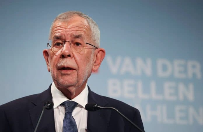 ​Van der Bellen nuk fton liderin e ekstremit të djathtë për të diskutuar mbi qeverinë e re