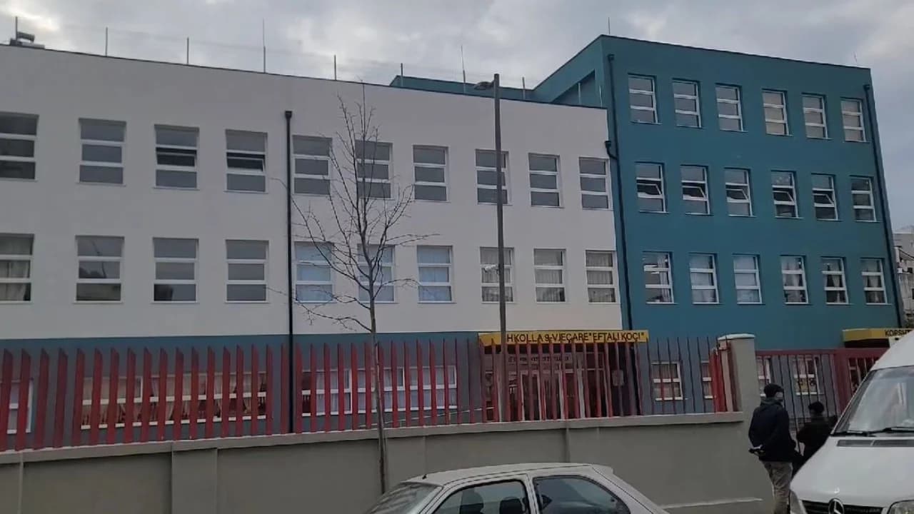 Panik në Durrës pas rasteve me meningit akut – 80% mungesa në shkolla