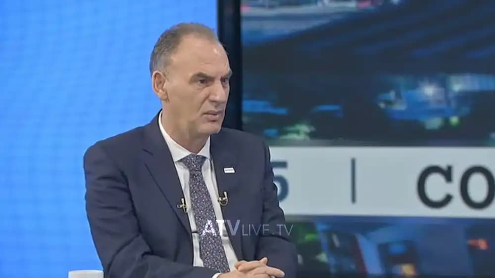 Limaj: Në mungesë të rezultateve, po ndiqet një kurs populist e përçarës nga pushteti