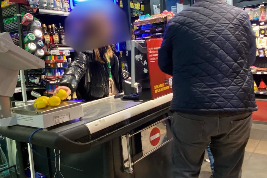 Qytetarët ndihen të mashtruar nga marketet për mosvendosjen e ekraneve nga ana e konsumatorëve
