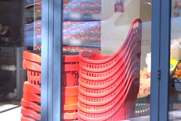 ​Rritja e çmimeve, qytetarë të shumtë bojkotojnë supermarketet në Kosovë