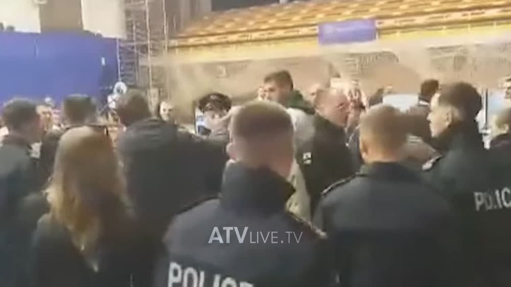 Përplasje në qendrën komunale të numërimit në Prishtinë, intervenon policia