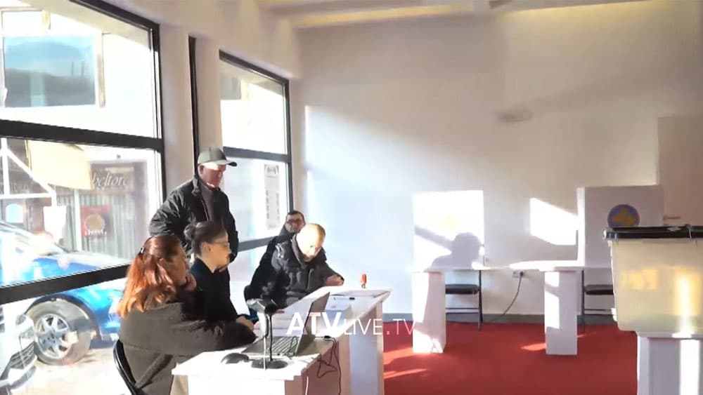Prizren: Vonesa në hapjen e qendrës së votimit me kusht