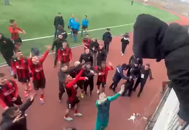 Përleshje mes lojtarëve të Vëllaznimit dhe atyre të Gjilanit pas përfundimit të ndeshjes