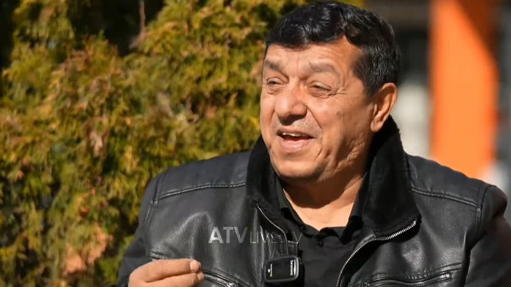 Gjakovari para se të shkojë të votojë, ia kris këngës live në Studio e Hapur të ATV-së