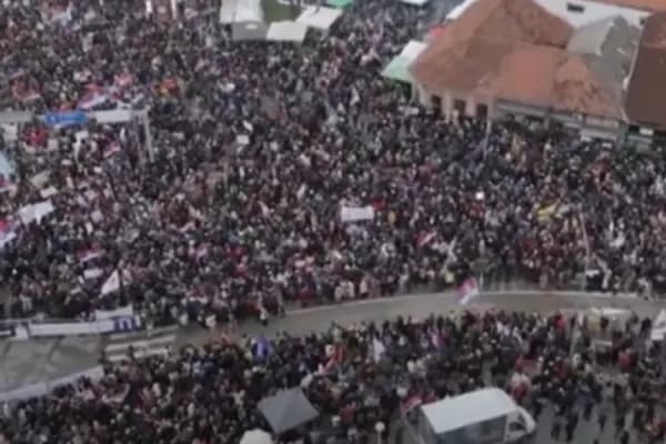​“Nuk besojmë në premtime”, studentët në Serbi kërkojnë nga autoritetet që të ndjekin penalisht Jokiqin dhe sulmuesit