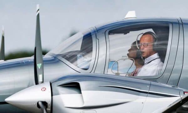 Avokat, biznesmen që ka në pronësi dy avionë privat, profili i Friedrich Merz fituesit të zgjedhjeve në Gjermani