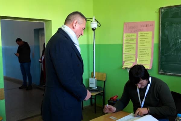 Voton Nenad Rashiq nga partia serbe Për liri