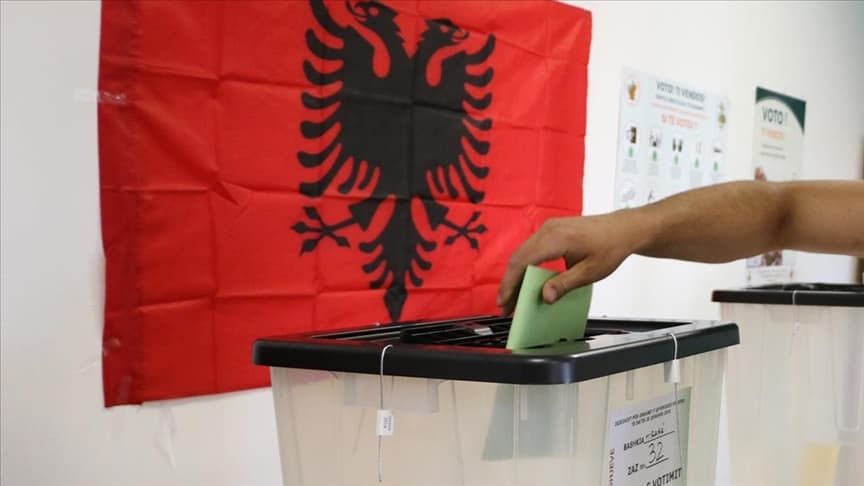 ​39 parti regjistrohen në zgjedhjet në Shqipëri