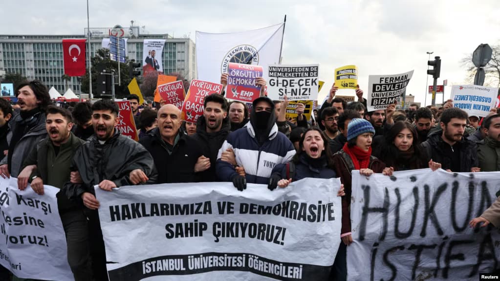 Qeveria turke e paralajmëron opozitën të mos bëjë thirrje për protesta, pas arrestimit të Imamoglut