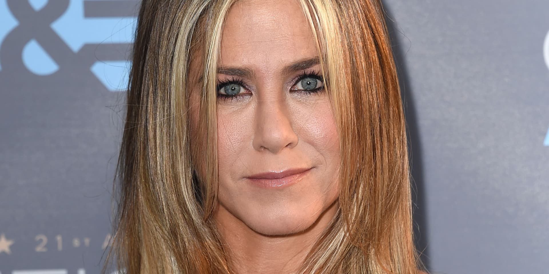Jennifer Aniston dhe Pedro Pascal në lidhje dashurie?