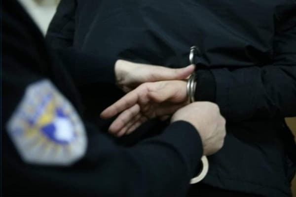 ​Dyshohet për kultivim të narkotikëve, ekstradohet nga Shqipëria në Kosovë