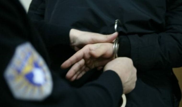 Dyshohet për falsifikim të parasë në Zubin Potok të Mitrovicës, merret në pyetje një klient i bankës
