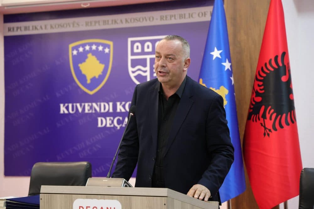 Zjarri në Bjeshkët e Deçanit, Ramosaj: Nuk rrezikohet jeta e njerëzve, mund të ketë ndodhur nga pakujdesia