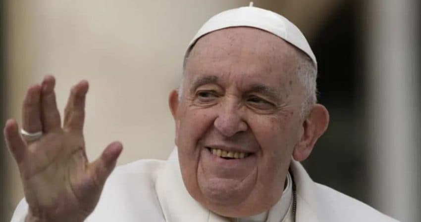 Papa Françesku sot do të dalë nga spitali, dhe do t’i përshëndet njerëzit