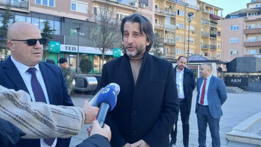 Rama bën nderime pranë shtatores së heroit të Kombit Zahir Pajaziti