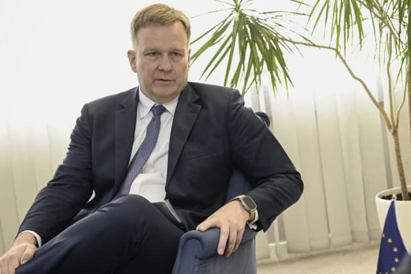 Sorensen mirëpret zbatimin gradual të Ligjit për të Huajt dhe Automjetet në Kosovë